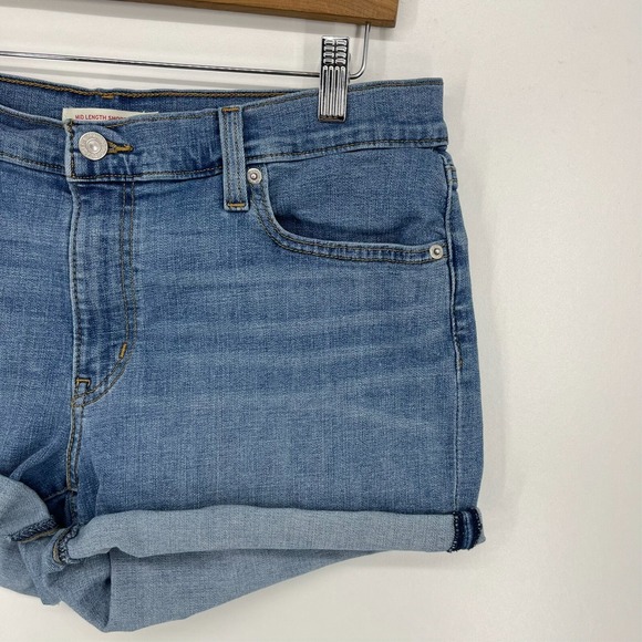 Levi's Denim Shorts Women's 32 Blue Mid Length‎ Cuffed Cotton Blend Light Wash - Picture 3 of 8